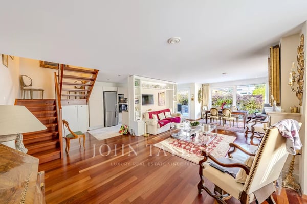 Appartement duplex d'exception en attique 1