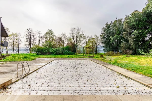 Villa pieds dans l'eau avec parcelle de 7'585m2 5