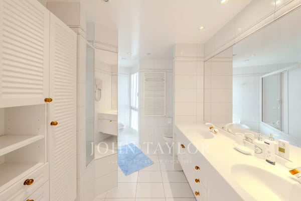 Modernisme, volumes et prestige au coeur de la Riviera suisse 13