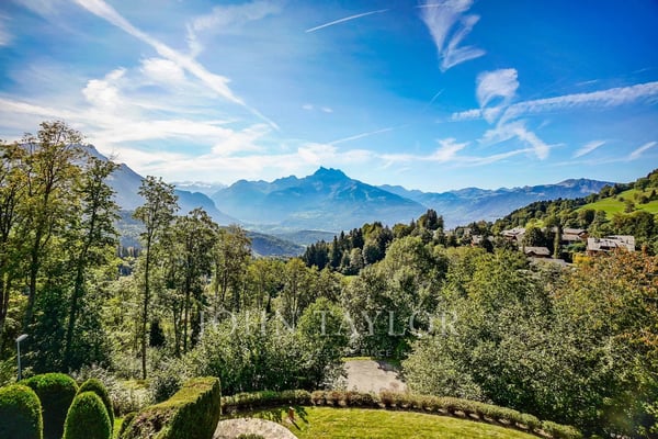 CO-EXCLUSIVITÉ! Fabuleux chalet familiale avec vue panoramique sur les montagnes 5