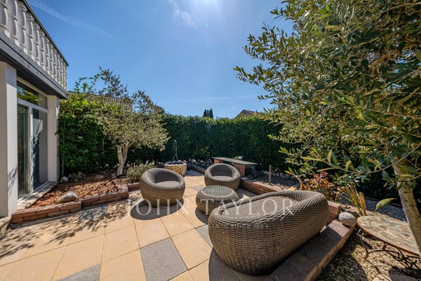 Élégante villa familiale avec piscine 13