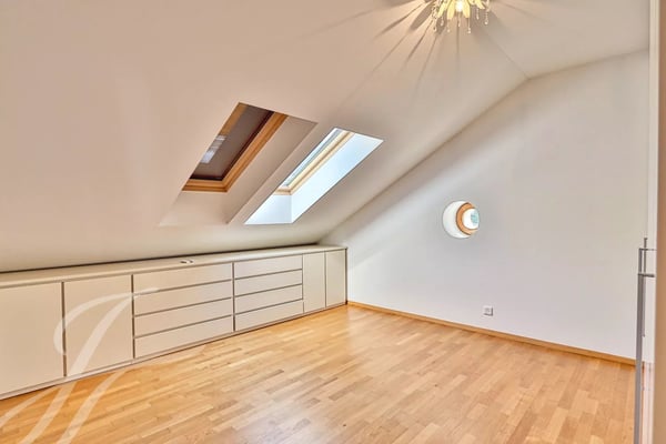 EN EXCLUSIVITÉ!! Appartement de 4.5 pièces aux volumes impressionnants 12