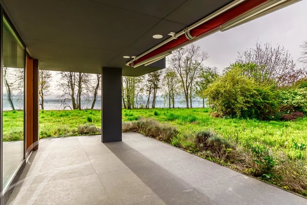Villa pieds dans l'eau avec parcelle de 7'585m2 1