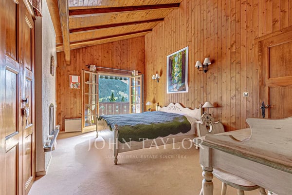 Magnifique chalet niché dans un oasis de verdure avec vue sur les montagnes 6