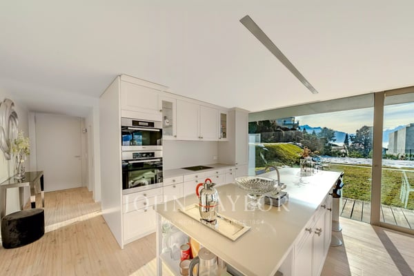EXCLUSIVITÉ! Exceptionnel 4.5 pièces contemporain avec vue panoramique sur le lac 4