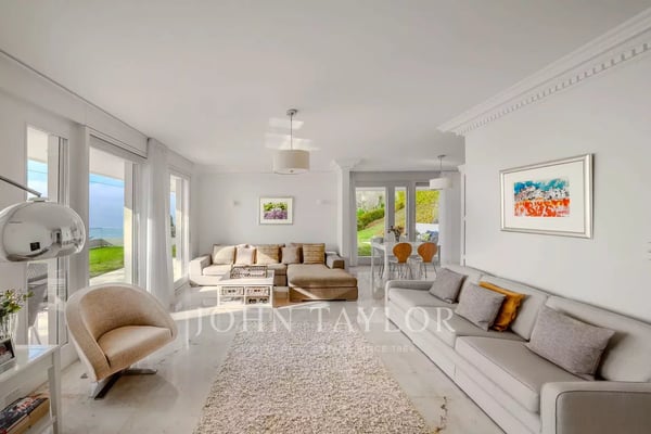 EXCLUSIVITÉ!! Spacieuse villa avec vue panoramique spectaculaire 5