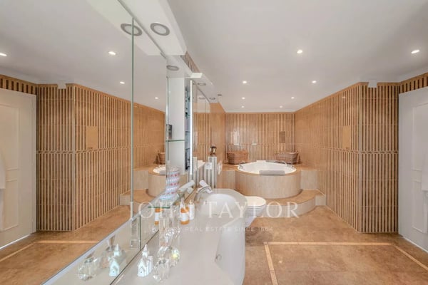 EXCLUSIVITÉ!! Spacieuse villa avec vue panoramique spectaculaire 9