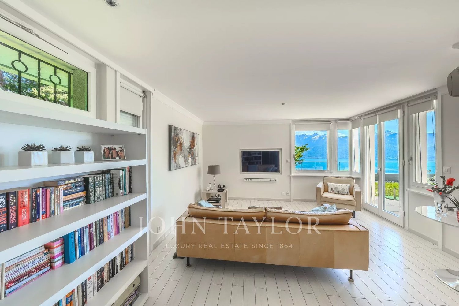 Immobilie in Le Mont-pèlerin - EXCLUSIVITÉ!! Spacieuse villa avec vue panoramique spectaculaire - Bild 9