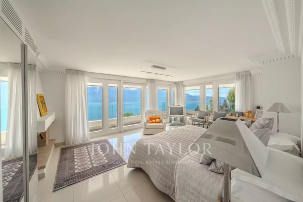EXCLUSIVITÉ!! Spacieuse villa avec vue panoramique spectaculaire 8