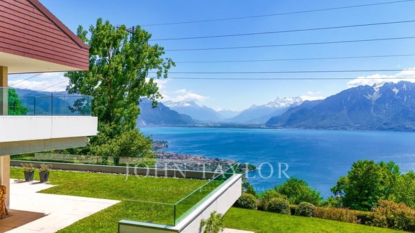 EXCLUSIVITÉ!! Spacieuse villa avec vue panoramique spectaculaire 3