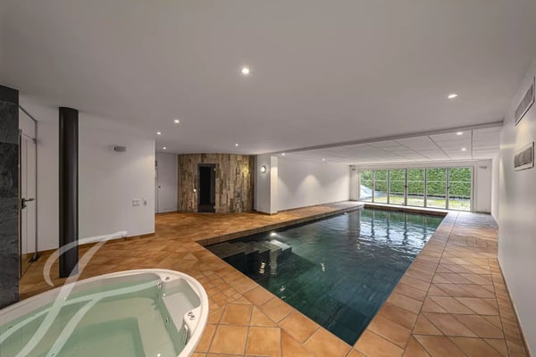 Magnifique propriété de standing avec piscine intérieure ! 8