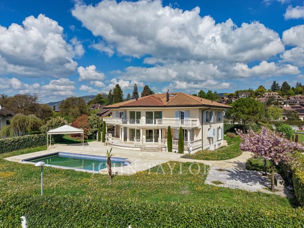 Somptueuse propriété avec vue panoramique sur le lac 2
