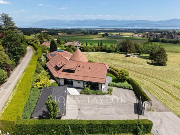 Propriété d'exception avec vue imprenable sur le lac et le Mont-Blanc 1