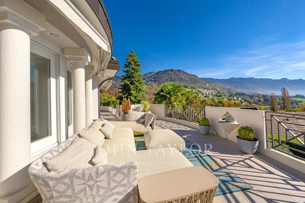 Luxueuse propriété avec piscine et vue lac exceptionnelle 5