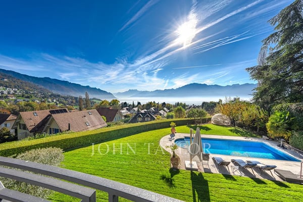 Luxueuse propriété avec piscine et vue lac exceptionnelle 2