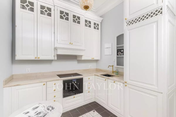 Élégant appartement de caractère avec vue imprenable sur le lac Léman 7