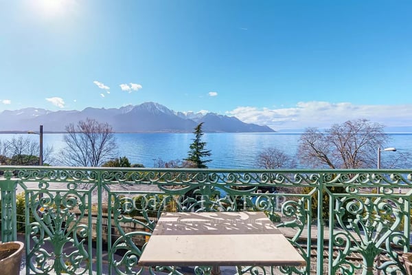 Élégant appartement de caractère avec vue imprenable sur le lac Léman 12