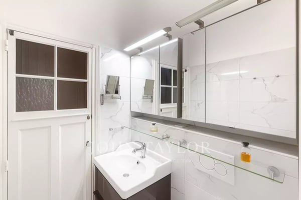Élégant appartement de caractère avec vue imprenable sur le lac Léman 11