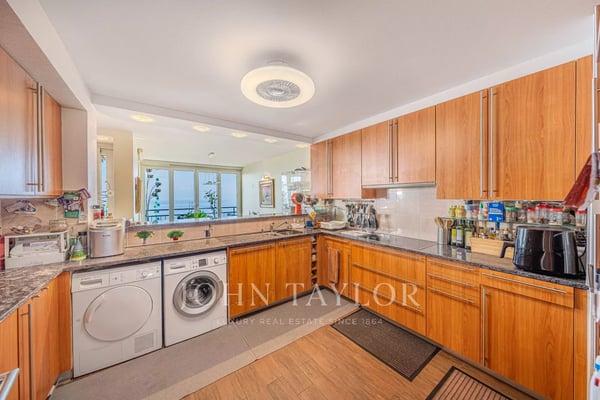 Magnifique appartement de 4.5 pièces avec balcon et vue imprenable sur le lac et les montagnes 4