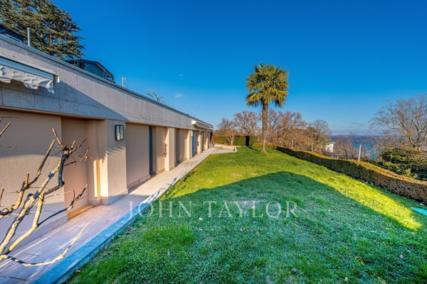PENTHOUSE avec vue lac exceptionnelle 13
