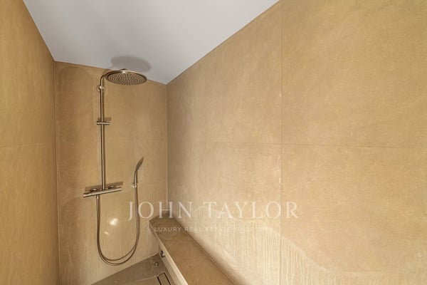 PENTHOUSE avec vue lac exceptionnelle 10