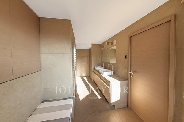 PENTHOUSE avec vue lac exceptionnelle 9