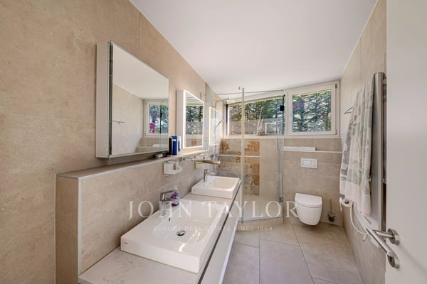 Villa contemporaine avec vue panoramique à Brent 10