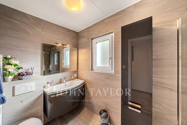 Villa de 5.5 pièces avec vue panoramique proche de Montreux 12