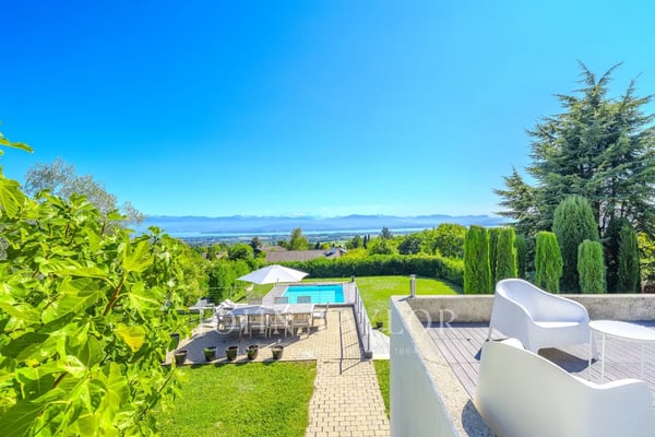 Villa dominante avec panorama unique sur le lac et les Alpes 4