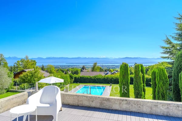 Villa dominante avec panorama unique sur le lac et les Alpes 6