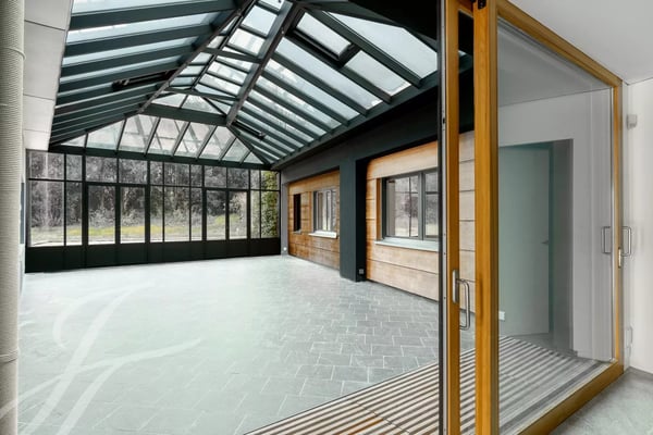 Villa pieds dans l'eau avec parcelle de 7'585m2 7