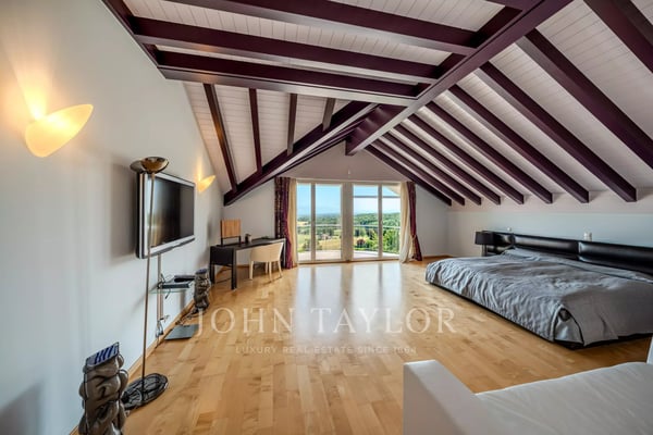 Magnifique propriété avec vue imprenable à Givrins 10