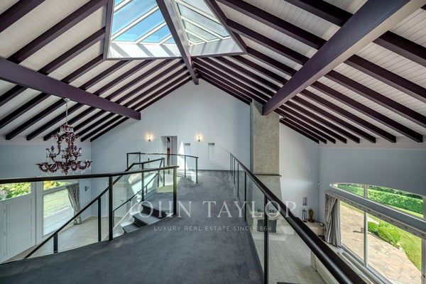 Magnifique propriété avec vue imprenable à Givrins 7