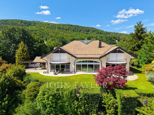 Magnifique propriété avec vue imprenable à Givrins 1