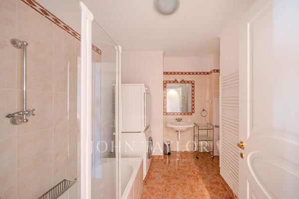 Appartement face au lac au coeur de Montreux 9