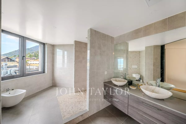 Appartement au dernier étage avec vue panoramique sur le lac à Chernex 11