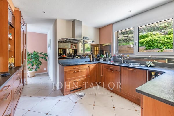Villa individuelle avec piscine et vue panoramique 8