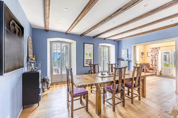 Maison offrant 600m2 au coeur de St-Légier 7