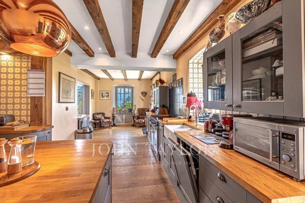 Maison offrant 600m2 au coeur de St-Légier 5