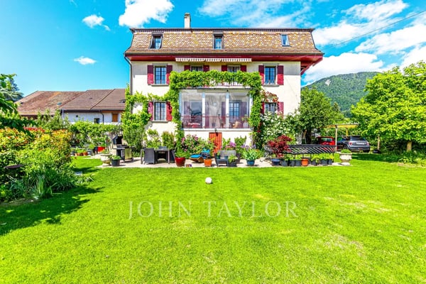 Maison offrant 600m2 au coeur de St-Légier 1