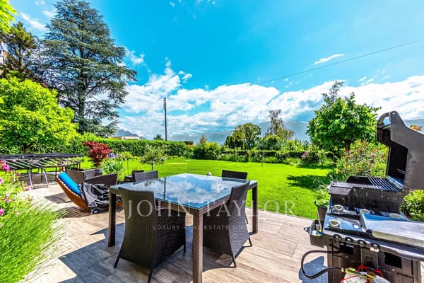 Maison offrant 600m2 au coeur de St-Légier 3