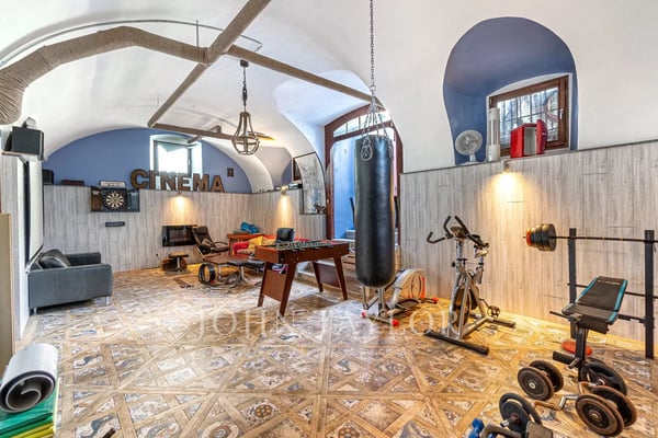 Maison offrant 600m2 au coeur de St-Légier 13