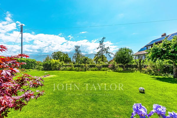 Maison offrant 600m2 au coeur de St-Légier 2