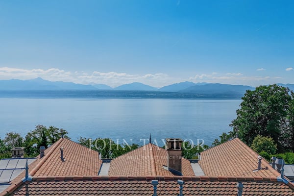 Propriété d'exception avec vue panoramique sur le lac 3