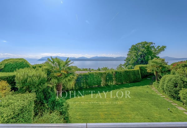 Propriété d'exception avec vue panoramique sur le lac 4