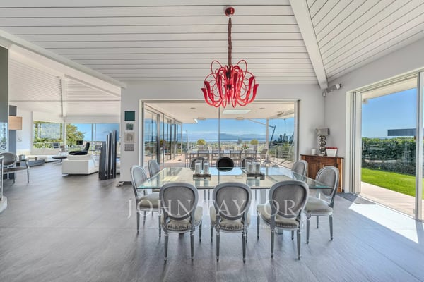 Villa contemporaine avec une vue spectaculaire sur le lac Léman 5