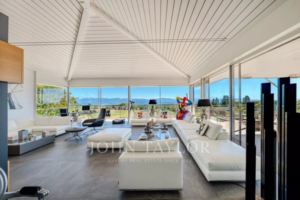 Villa contemporaine avec une vue spectaculaire sur le lac Léman 1