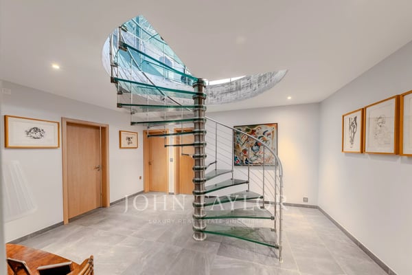 Villa contemporaine avec une vue spectaculaire sur le lac Léman 11