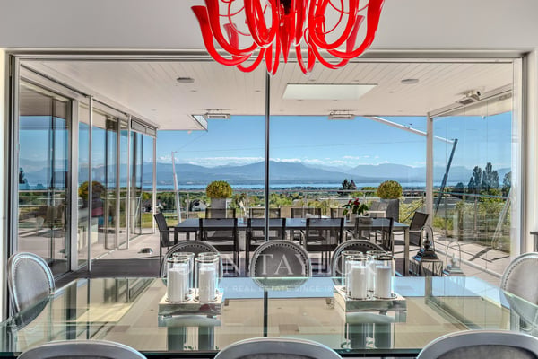 Villa contemporaine avec une vue spectaculaire sur le lac Léman 4