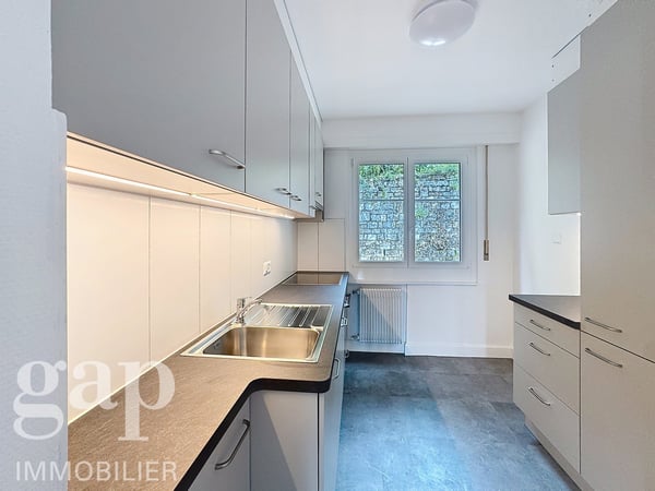 Appartement 3.5 pièces entièrement rénové - avec balcon à Territet 2
